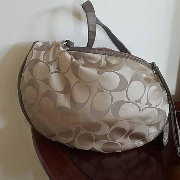 Coach taupe signature hobo bag - Picture 3 of 8
